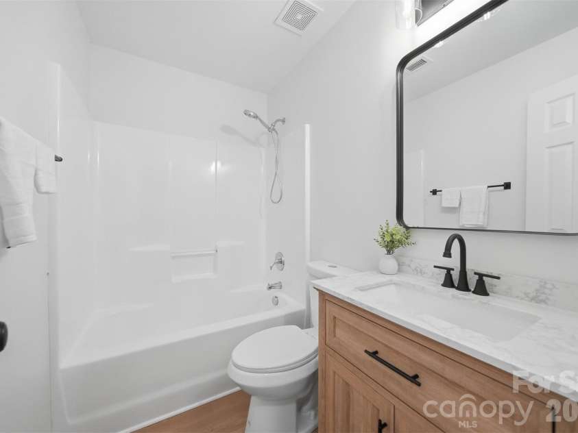 1494 Kindred Circle, Concord, NC 28027.  MLS# CAR4351536, YatesRealty ID 8040. 29 Upstairs full bath featuring a newly installed vanity, flooring, and fixtures.