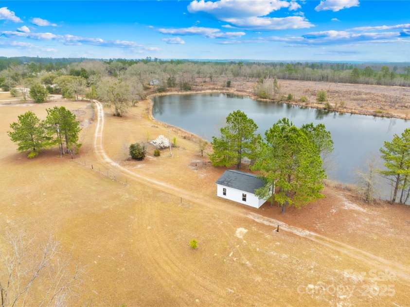 1658 Kershaw Highway, Camden, SC 29020.  MLS# CAR4234703, YatesRealty ID 8041. 
