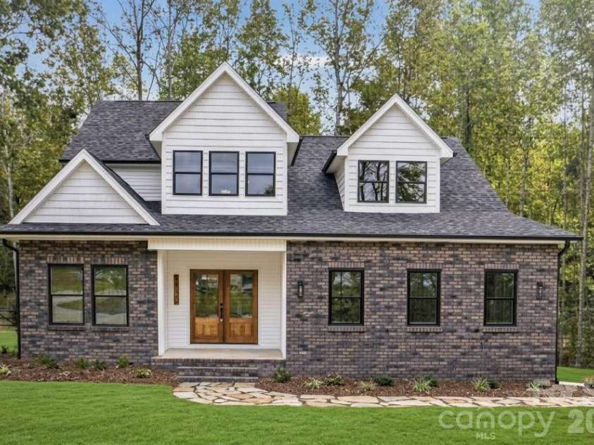 680 Autumnlight Drive, Salisbury, NC 28147.  MLS# CAR4357289, YatesRealty ID 8041. 