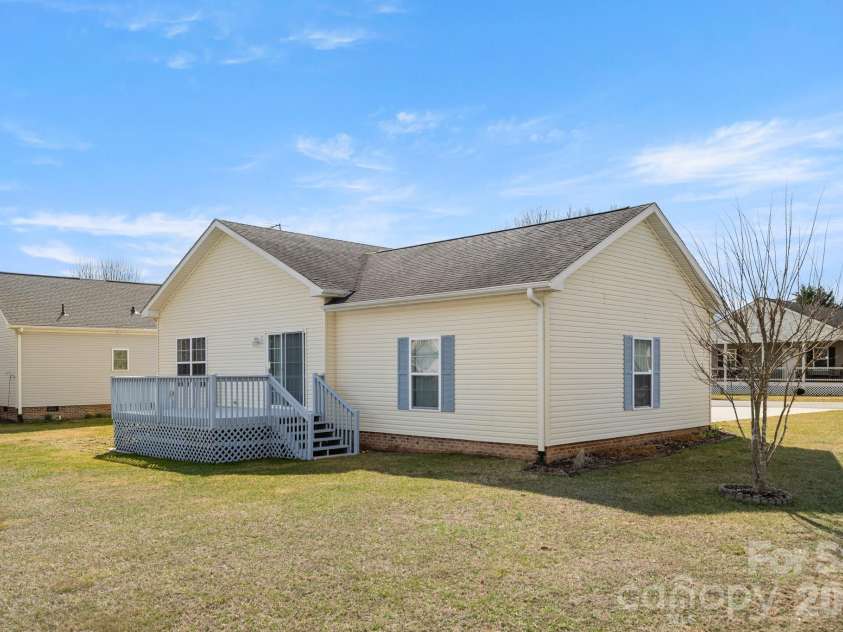 403 Sassafras Drive, Hendersonville, NC 28739.  MLS# CAR4350912, YatesRealty ID 8042. 