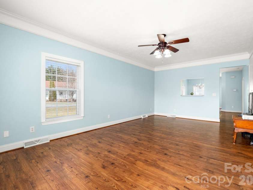 403 Sassafras Drive, Hendersonville, NC 28739.  MLS# CAR4350912, YatesRealty ID 8042. 