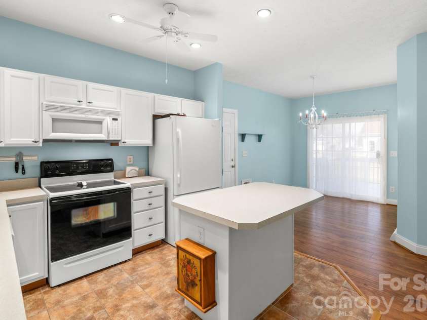 403 Sassafras Drive, Hendersonville, NC 28739.  MLS# CAR4350912, YatesRealty ID 8042. 