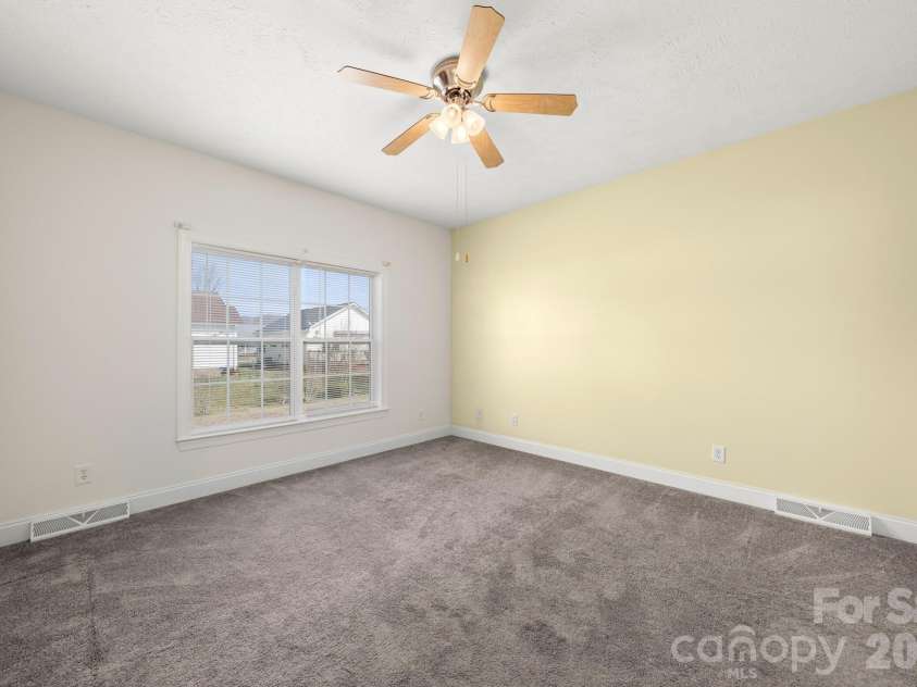 403 Sassafras Drive, Hendersonville, NC 28739.  MLS# CAR4350912, YatesRealty ID 8042. 