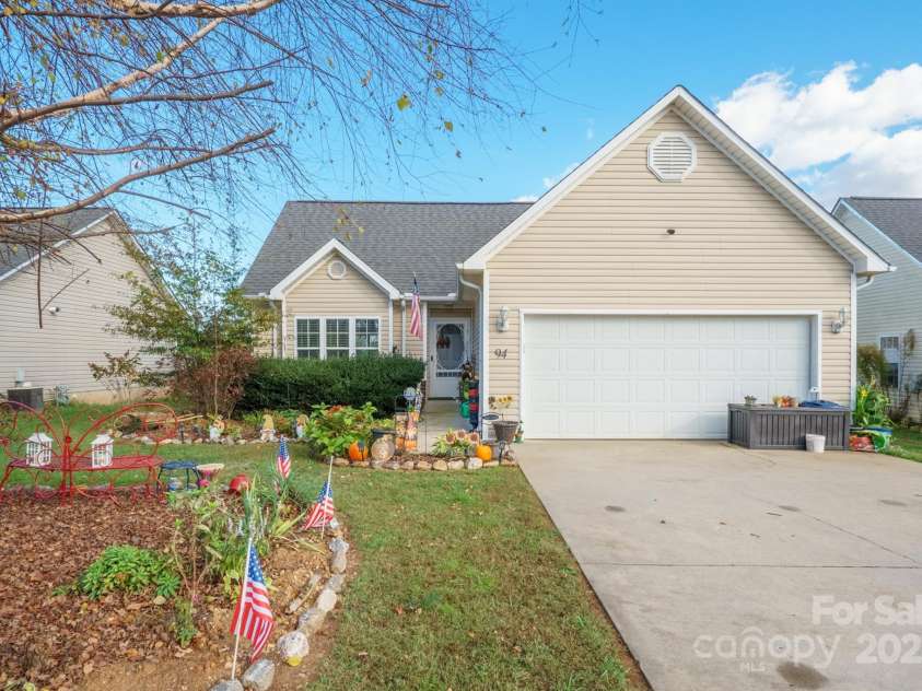 94 Elm Street, Morganton, NC 28655.  MLS# CAR4199678, YatesRealty ID 8042. 