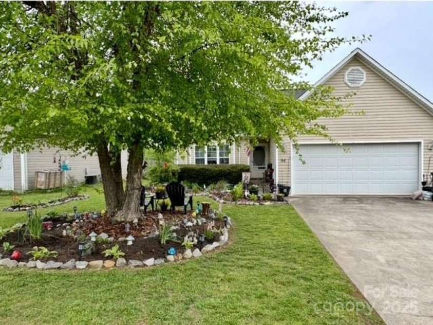 94 Elm Street, Morganton, NC 28655.  MLS# CAR4199678, YatesRealty ID 8042. 