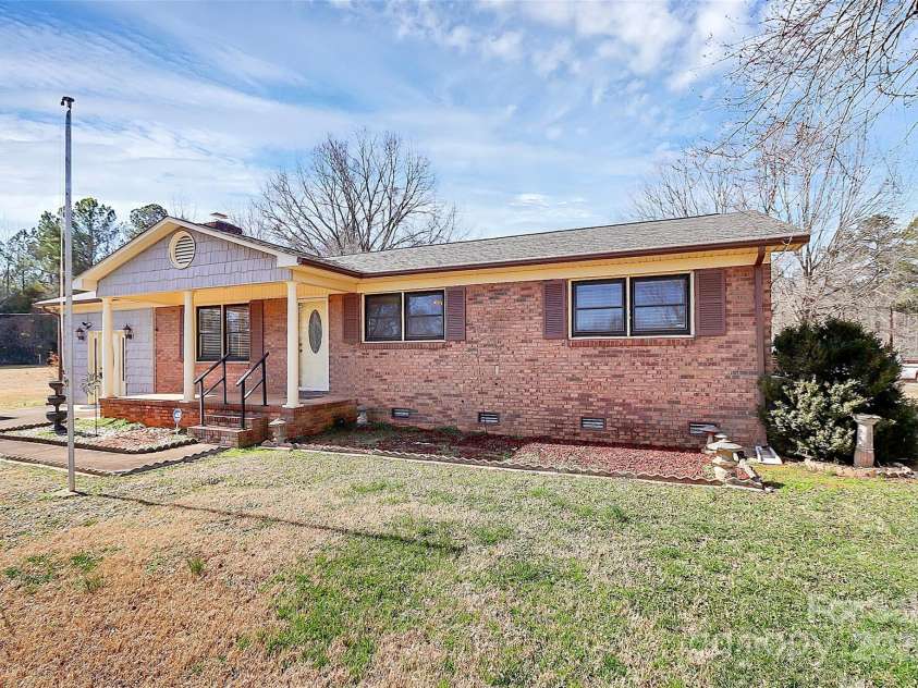 1354 Mirror Lake Road, Lincolnton, NC 28092.  MLS# CAR4220699, YatesRealty ID 8045. 