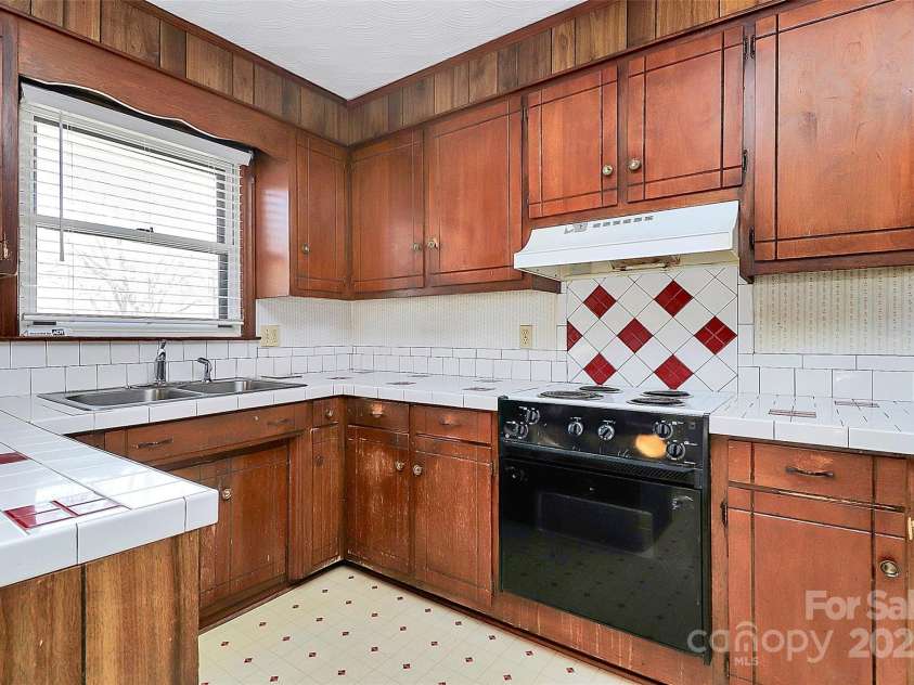 1354 Mirror Lake Road, Lincolnton, NC 28092.  MLS# CAR4220699, YatesRealty ID 8045. 