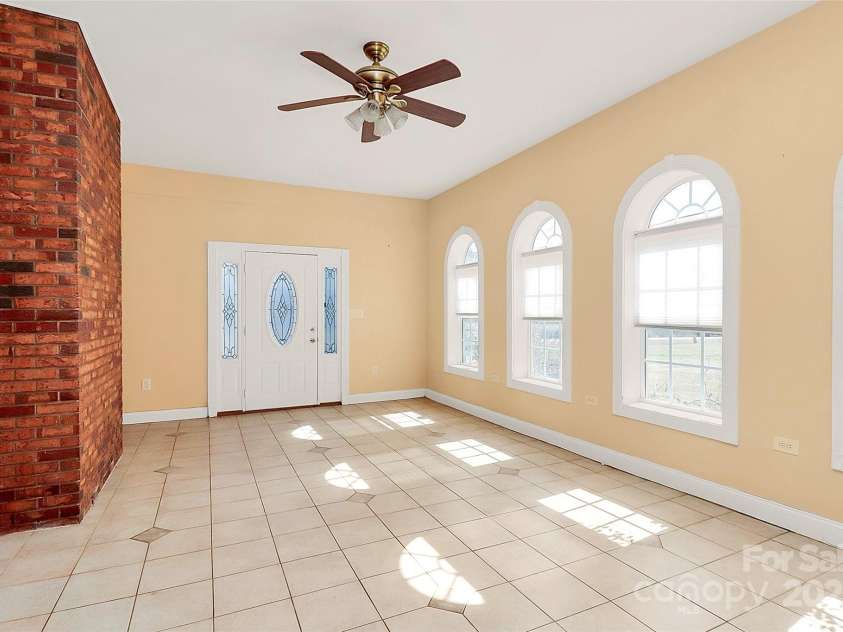 1354 Mirror Lake Road, Lincolnton, NC 28092.  MLS# CAR4220699, YatesRealty ID 8045. Family Room