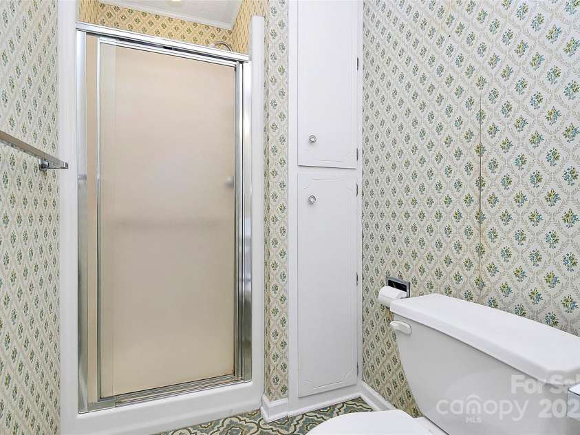 1354 Mirror Lake Road, Lincolnton, NC 28092.  MLS# CAR4220699, YatesRealty ID 8045. Primary Bath