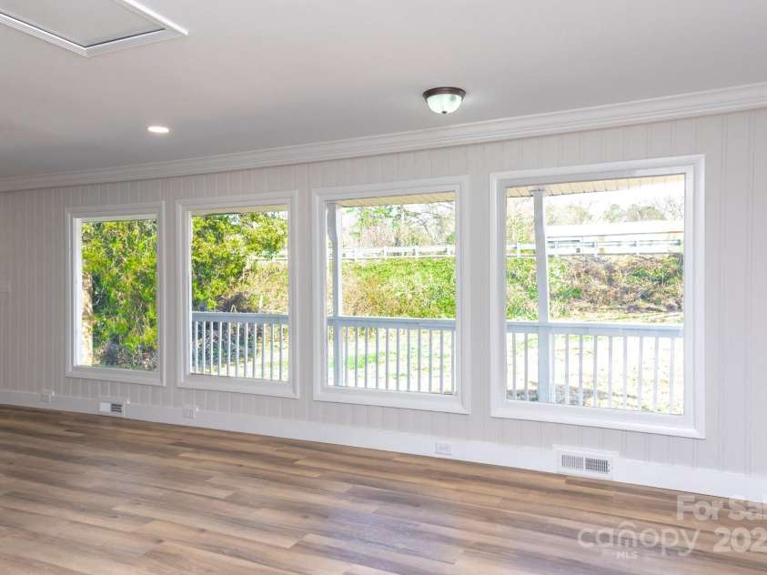 2504 Cannon Boulevard, Kannapolis, NC 28083.  MLS# CAR4211163, YatesRealty ID 8046. 