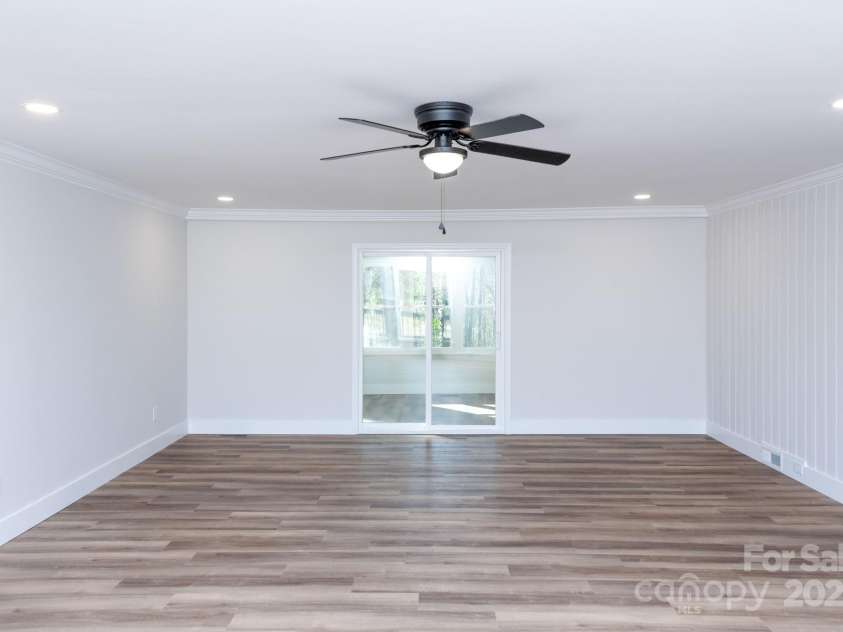 2504 Cannon Boulevard, Kannapolis, NC 28083.  MLS# CAR4211163, YatesRealty ID 8046. 