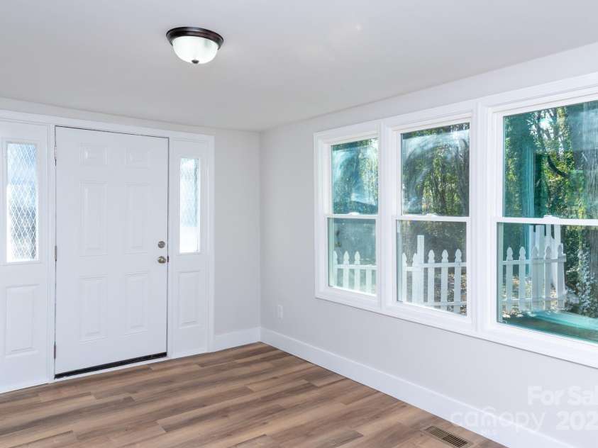 2504 Cannon Boulevard, Kannapolis, NC 28083.  MLS# CAR4211163, YatesRealty ID 8046. 