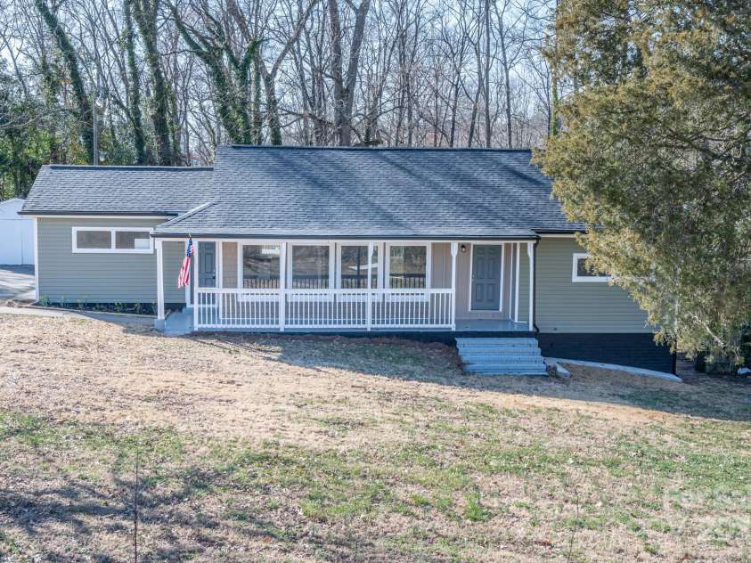 2504 Cannon Boulevard, Kannapolis, NC 28083.  MLS# CAR4211163, YatesRealty ID 8046. 