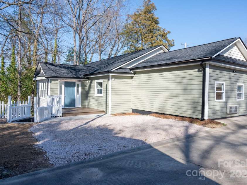 2504 Cannon Boulevard, Kannapolis, NC 28083.  MLS# CAR4211163, YatesRealty ID 8046. 