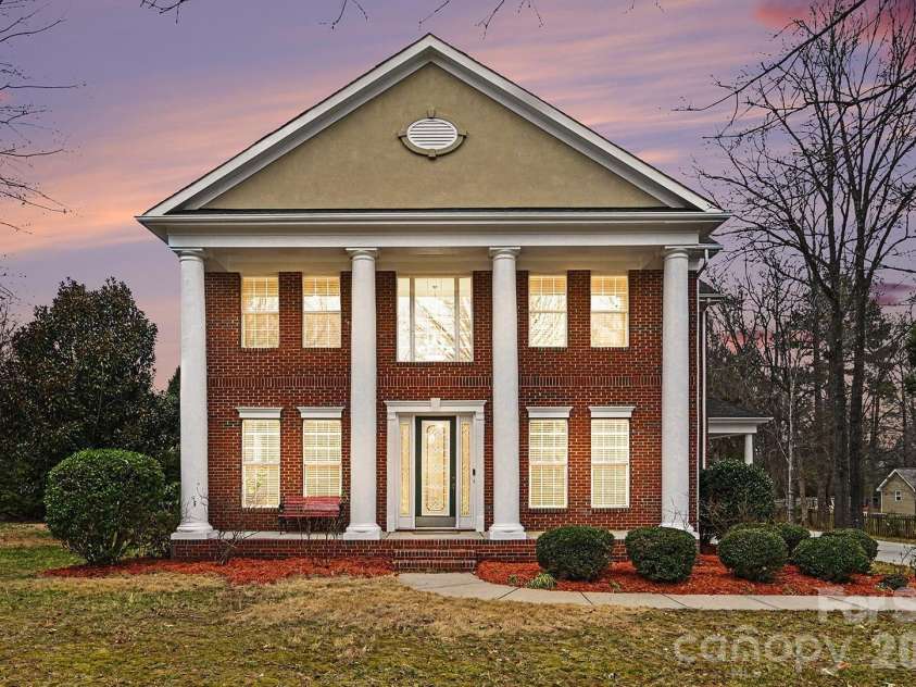 1305 Linden Glen Drive, Matthews, NC 28104.  MLS# CAR4340107, YatesRealty ID 8047. 