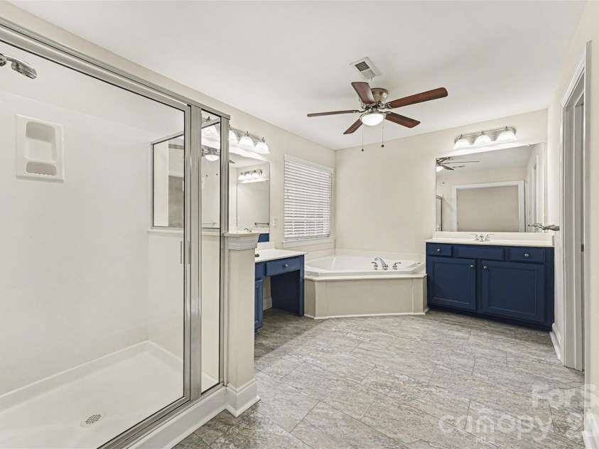 1305 Linden Glen Drive, Matthews, NC 28104.  MLS# CAR4340107, YatesRealty ID 8047. Primary Bath