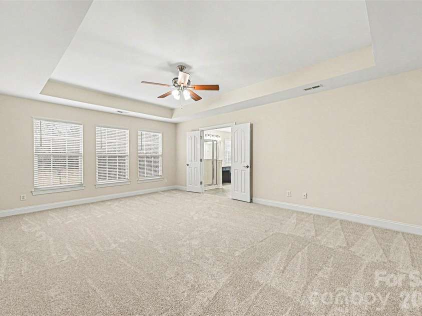 1305 Linden Glen Drive, Matthews, NC 28104.  MLS# CAR4340107, YatesRealty ID 8047. Primary Bedroom