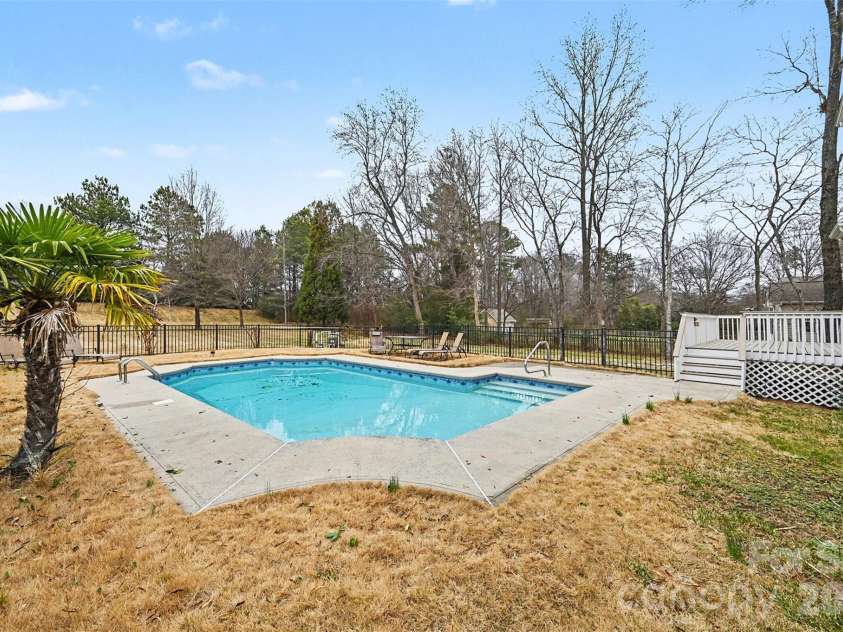 1305 Linden Glen Drive, Matthews, NC 28104.  MLS# CAR4340107, YatesRealty ID 8047. Salt Water Pool