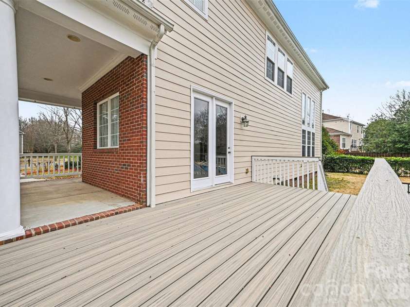 1305 Linden Glen Drive, Matthews, NC 28104.  MLS# CAR4340107, YatesRealty ID 8047. Trex Deck