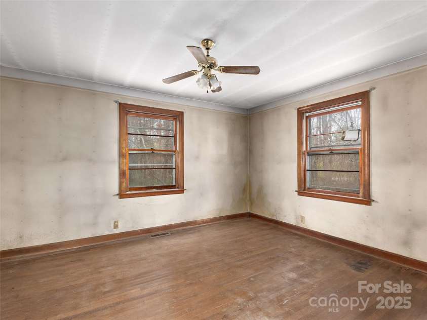 360 Lower Grassy Branch Road, Asheville, NC 28805.  MLS# CAR4244601, YatesRealty ID 8047. 