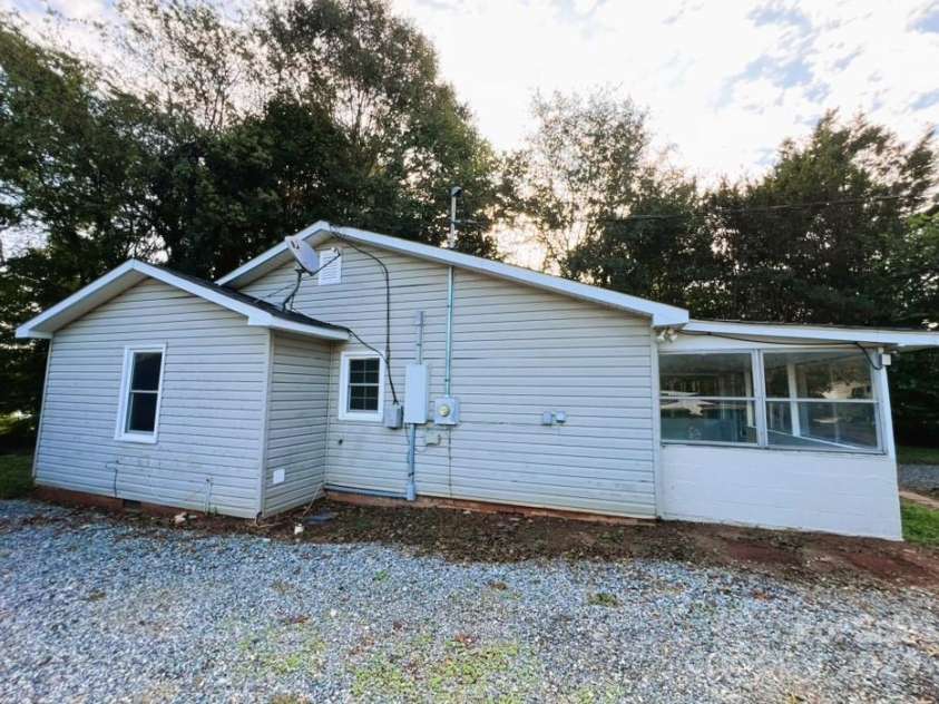 104 1/2 Tomberlin Road, Mount Holly, NC 28120.  MLS# CAR4187809, YatesRealty ID 8048. 
