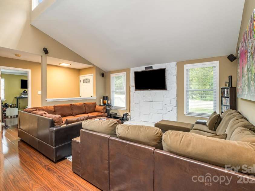 6200 Old Providence Road, Charlotte, NC 28226.  MLS# CAR4136069, YatesRealty ID 8049. 