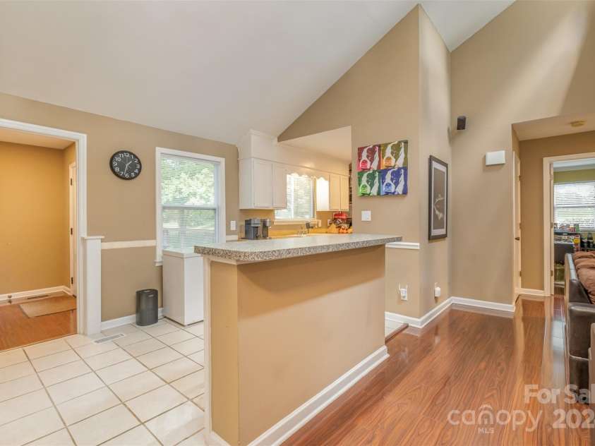 6200 Old Providence Road, Charlotte, NC 28226.  MLS# CAR4136069, YatesRealty ID 8049. 