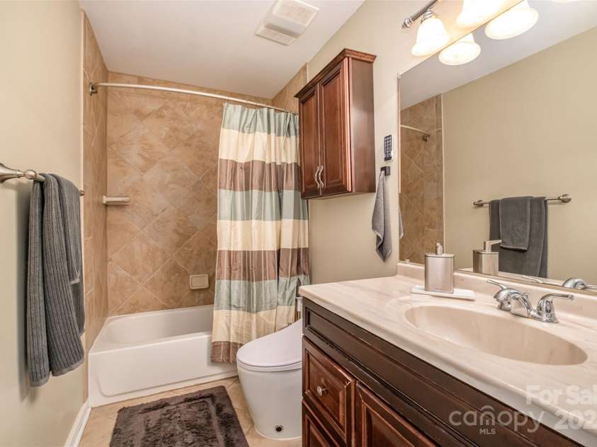 6200 Old Providence Road, Charlotte, NC 28226.  MLS# CAR4136069, YatesRealty ID 8049. 