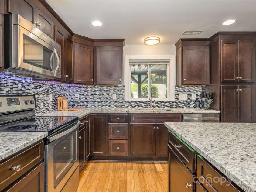 6200 Old Providence Road, Charlotte, NC 28226.  MLS# CAR4136069, YatesRealty ID 8049. 