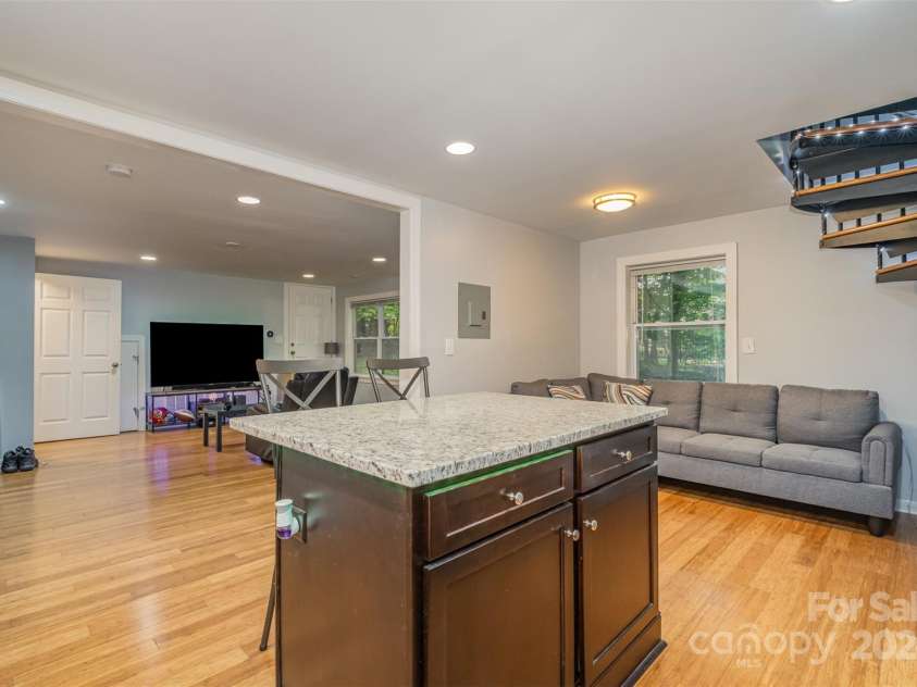 6200 Old Providence Road, Charlotte, NC 28226.  MLS# CAR4136069, YatesRealty ID 8049. 