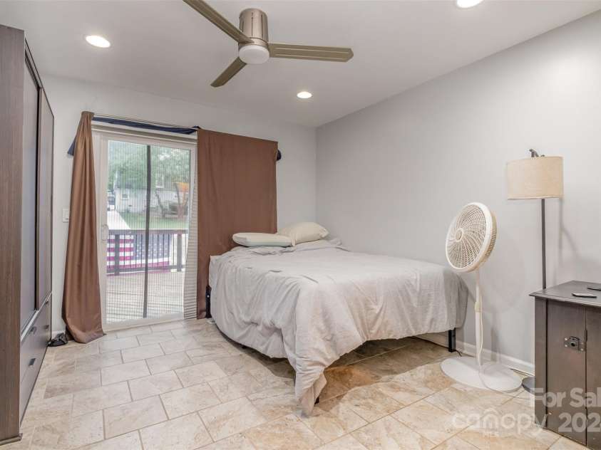 6200 Old Providence Road, Charlotte, NC 28226.  MLS# CAR4136069, YatesRealty ID 8049. 