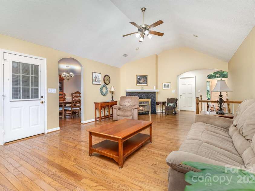 101 Citation Lane, Gastonia, NC 28056.  MLS# CAR4279144, YatesRealty ID 805. 