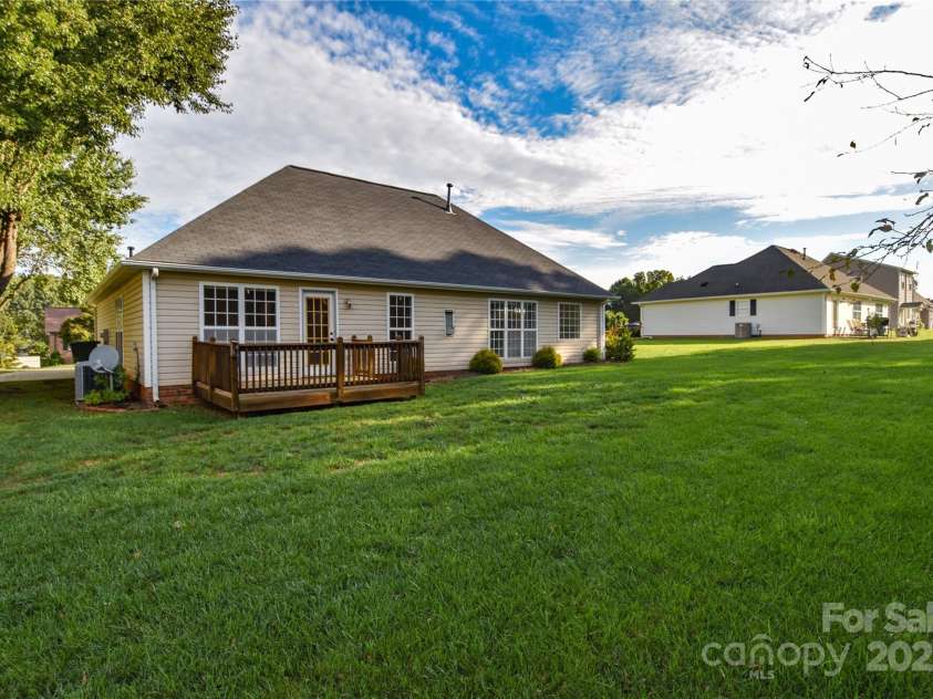 330 Kilmer Lane, Mooresville, NC 28115.  MLS# CAR4255974, YatesRealty ID 8050. 