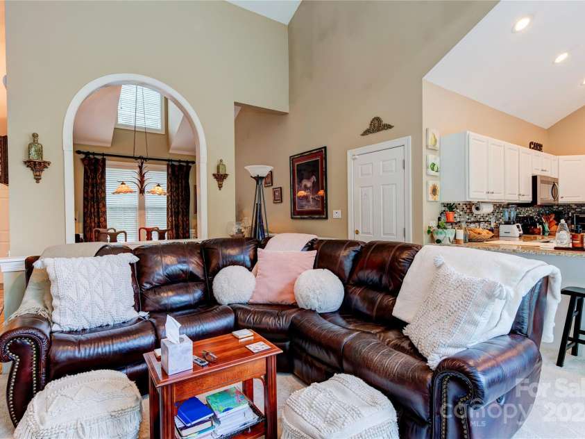 117 Hibiscus Lane, Asheville, NC 28803.  MLS# CAR4128496, YatesRealty ID 8051. 