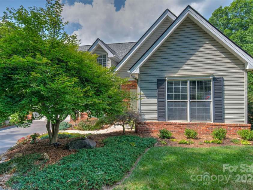 117 Hibiscus Lane, Asheville, NC 28803.  MLS# CAR4128496, YatesRealty ID 8051. 