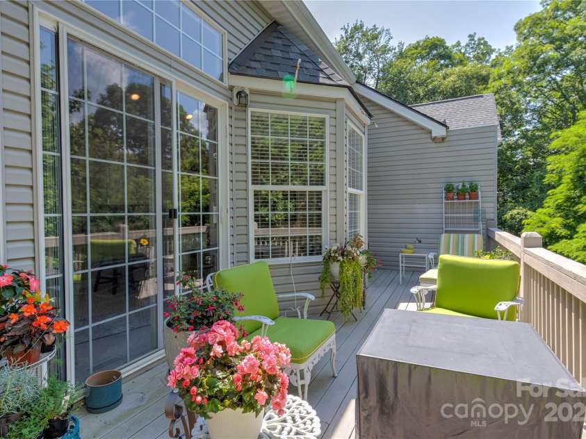 117 Hibiscus Lane, Asheville, NC 28803.  MLS# CAR4128496, YatesRealty ID 8051. 