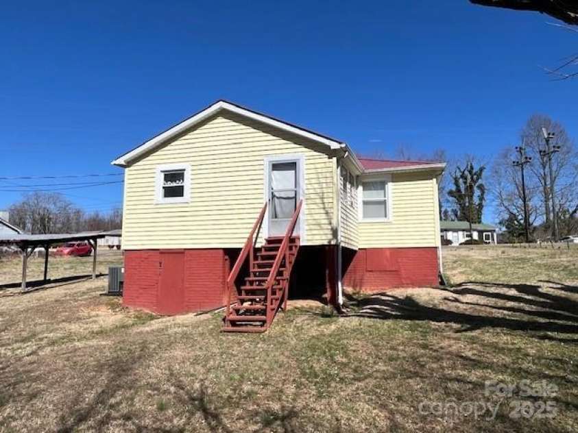 1522 Barcose Street, Lenoir, NC 28645.  MLS# CAR4228609, YatesRealty ID 8053. 