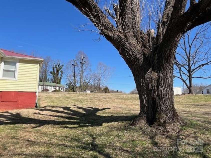 1522 Barcose Street, Lenoir, NC 28645.  MLS# CAR4228609, YatesRealty ID 8053. 