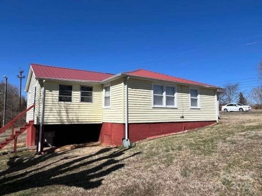 1522 Barcose Street, Lenoir, NC 28645.  MLS# CAR4228609, YatesRealty ID 8053. 