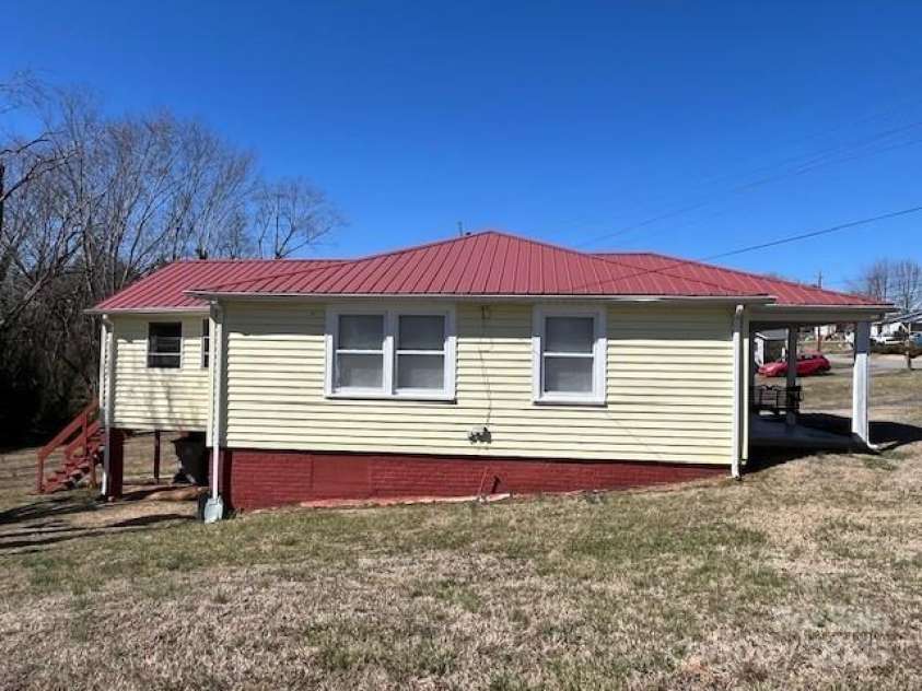 1522 Barcose Street, Lenoir, NC 28645.  MLS# CAR4228609, YatesRealty ID 8053. 