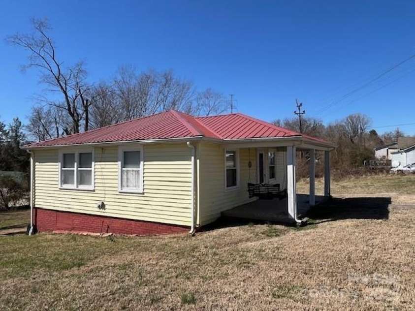 1522 Barcose Street, Lenoir, NC 28645.  MLS# CAR4228609, YatesRealty ID 8053. 