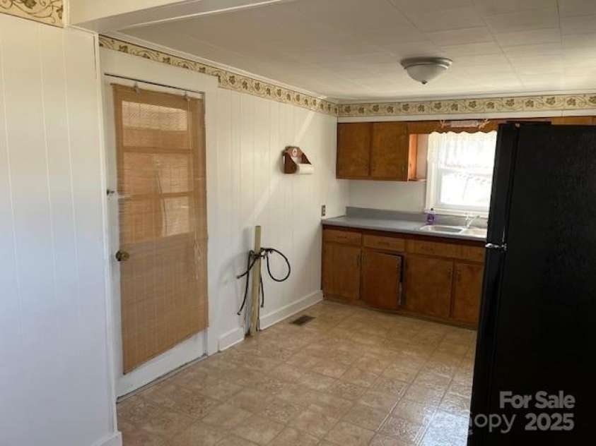 1522 Barcose Street, Lenoir, NC 28645.  MLS# CAR4228609, YatesRealty ID 8053. 