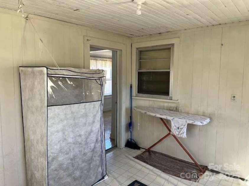 1522 Barcose Street, Lenoir, NC 28645.  MLS# CAR4228609, YatesRealty ID 8053. 