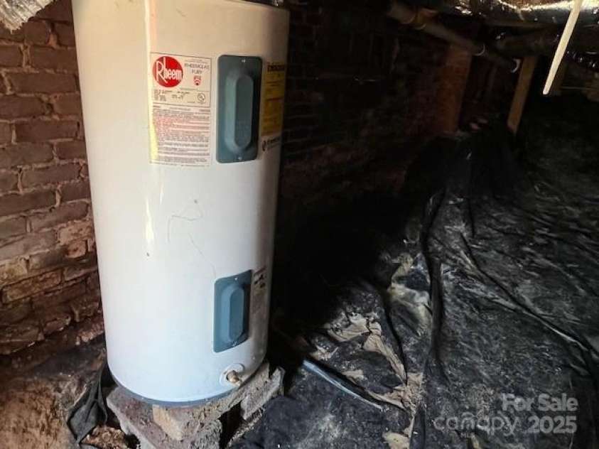 1522 Barcose Street, Lenoir, NC 28645.  MLS# CAR4228609, YatesRealty ID 8053. 