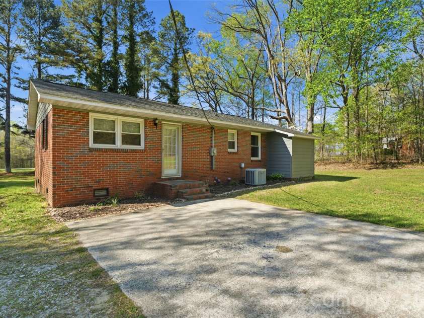 2291 Hicklin Bridge Road, Edgemoor, SC 29712.  MLS# CAR4362259, YatesRealty ID 8053. 