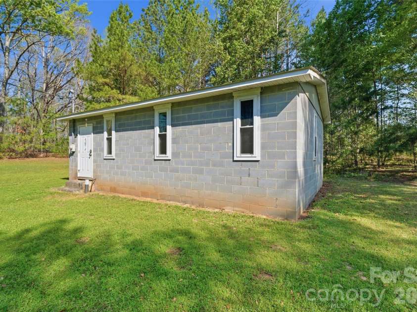 2291 Hicklin Bridge Road, Edgemoor, SC 29712.  MLS# CAR4362259, YatesRealty ID 8053. Garage/Workshop