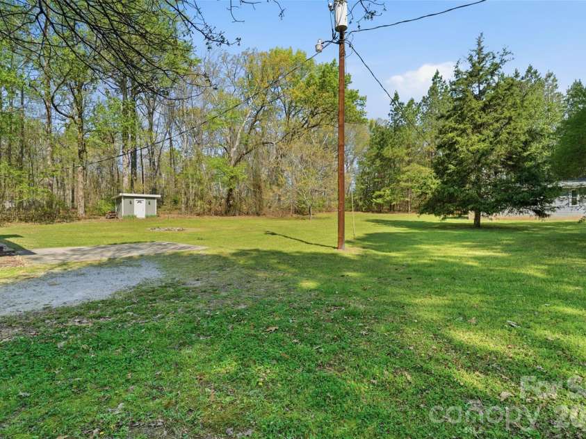 2291 Hicklin Bridge Road, Edgemoor, SC 29712.  MLS# CAR4362259, YatesRealty ID 8053. Large backyard