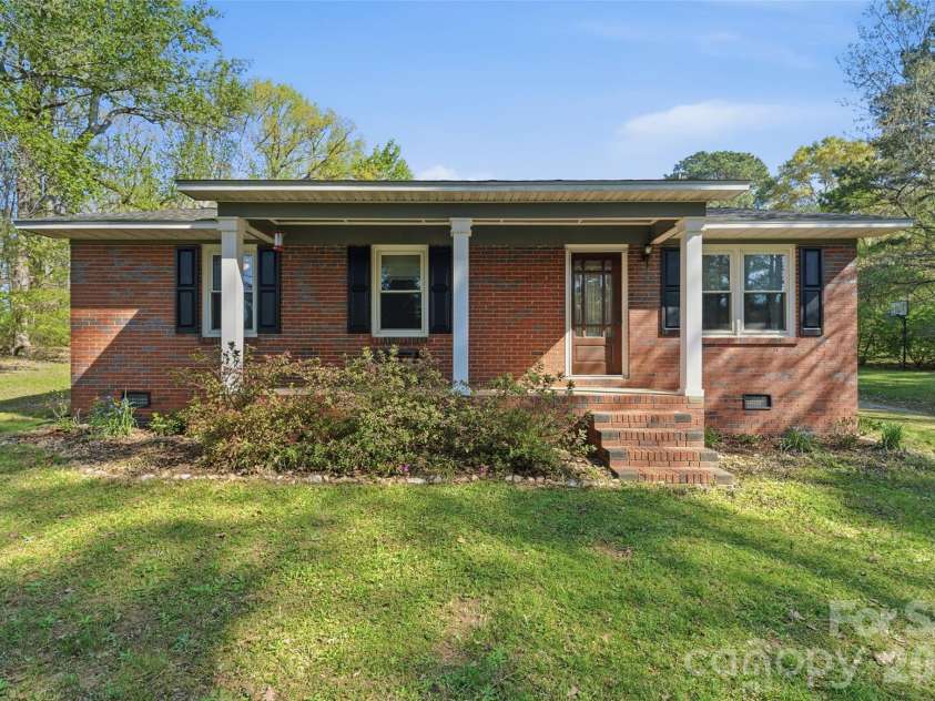 2291 Hicklin Bridge Road, Edgemoor, SC 29712.  MLS# CAR4362259, YatesRealty ID 8053. Welcome home!