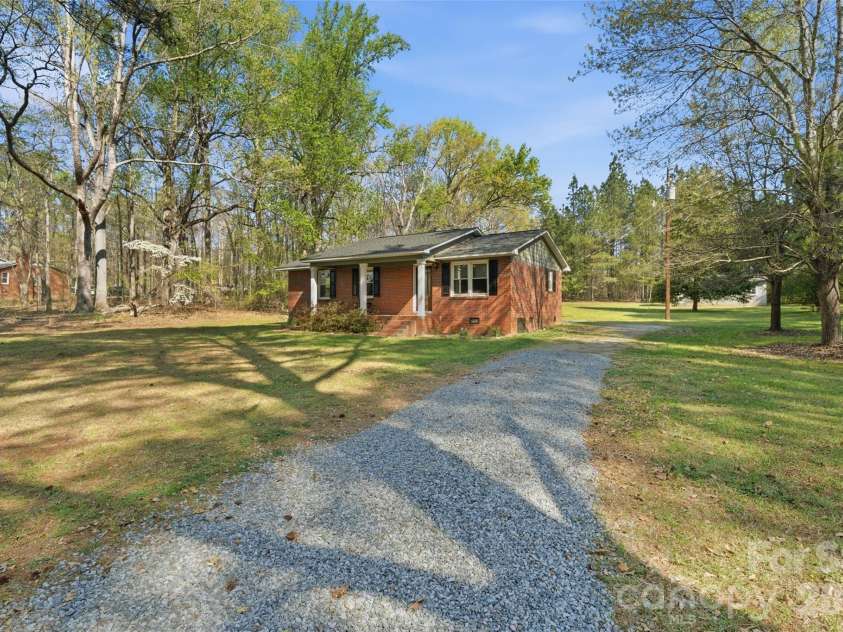 2291 Hicklin Bridge Road, Edgemoor, SC 29712.  MLS# CAR4362259, YatesRealty ID 8053. Welcome home!