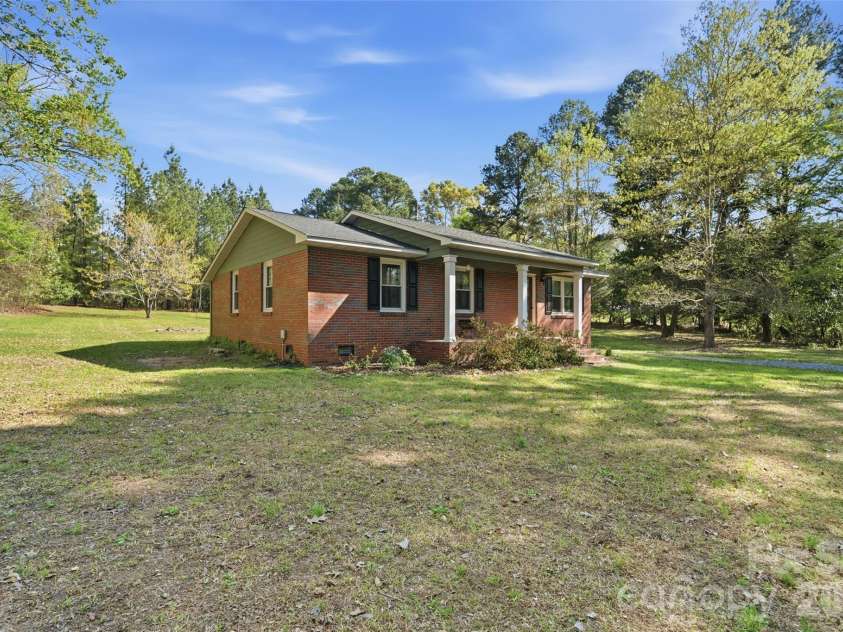 2291 Hicklin Bridge Road, Edgemoor, SC 29712.  MLS# CAR4362259, YatesRealty ID 8053. Welcome home!